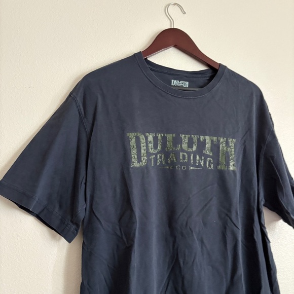 Duluth Trading Company Navy Blue Graphic T-Shirt Size Medium Longtail - Picture 1 of 8